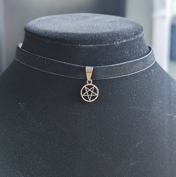 🩷 Pentagram Choker - Picture 1 of 3